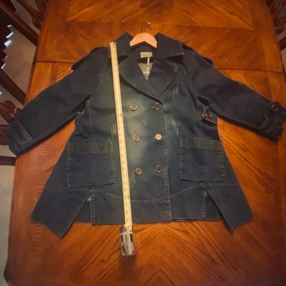 Stylish jacket with a dark denim finish that has a worn-in, distressed look. - Picture 9 of 12